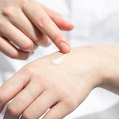 Medicinal whitening emulsion (quasi-drug)